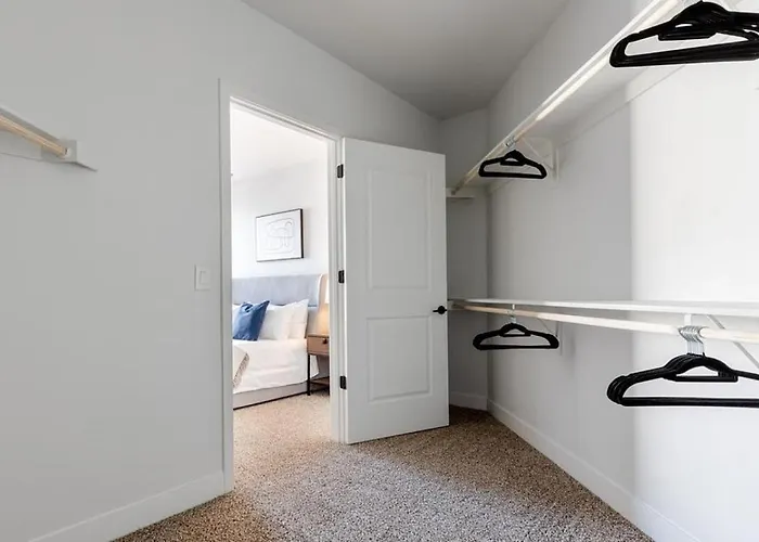 Landing Modern With Amazing Amenities * Tempe