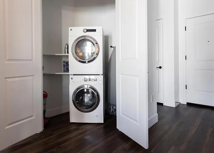 Apartment Landing Modern With Amazing Amenities